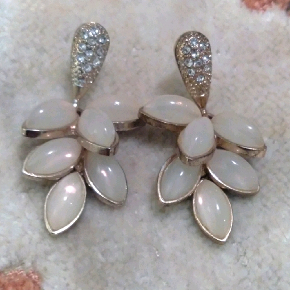 Vintage Goldtone sparkly Drop Earrings